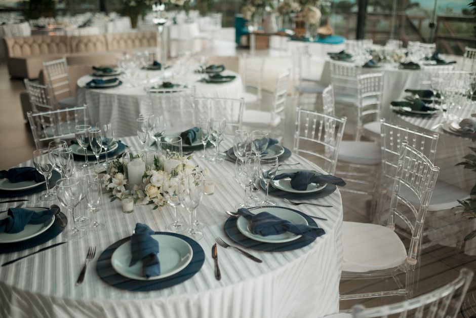 Elegant wedding table setting with fine dining presentation